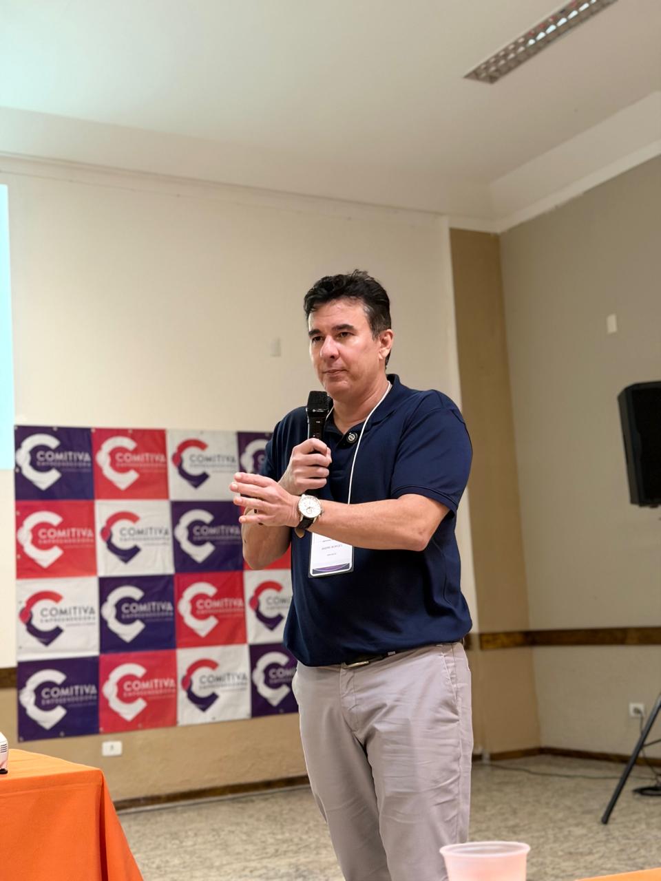 André Borges apresentando a MeContaí na Comitiva Empreendedora — Birigui, SP