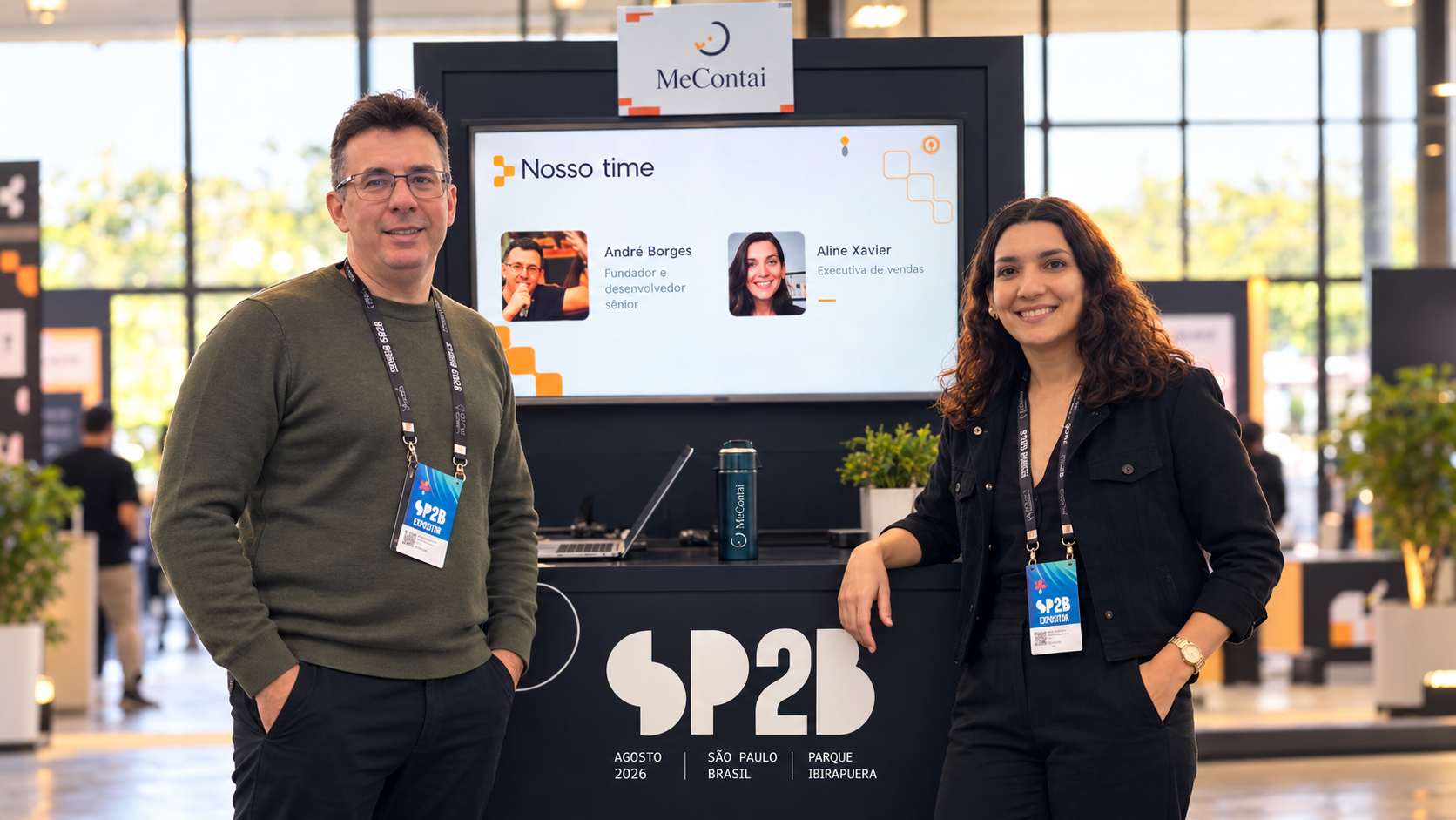 André Borges e Aline Xavier no estande da MeContaí no SP2B